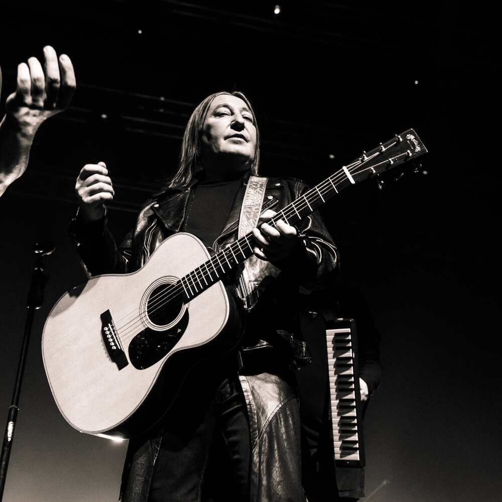 84 классная слушать. 84 классная слушать. 84 классная слушать. красивая девушка в наушниках. девка в наушниках.