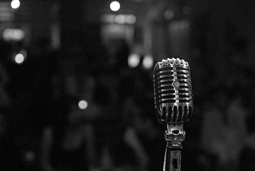 микрофон обои. стильный микрофон. узник микрофона. микрофон на сцене. микрофон.