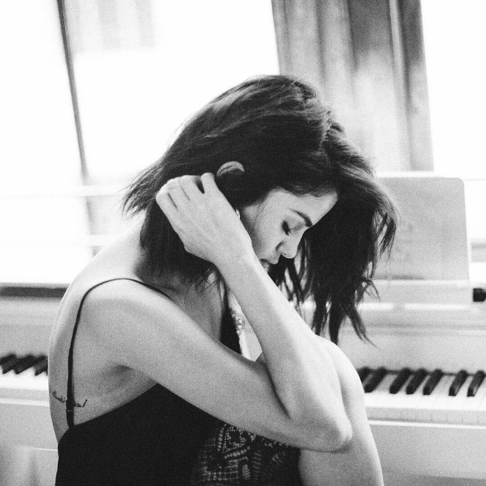 Нежные люди песня. Selena Gomez aesthetic.