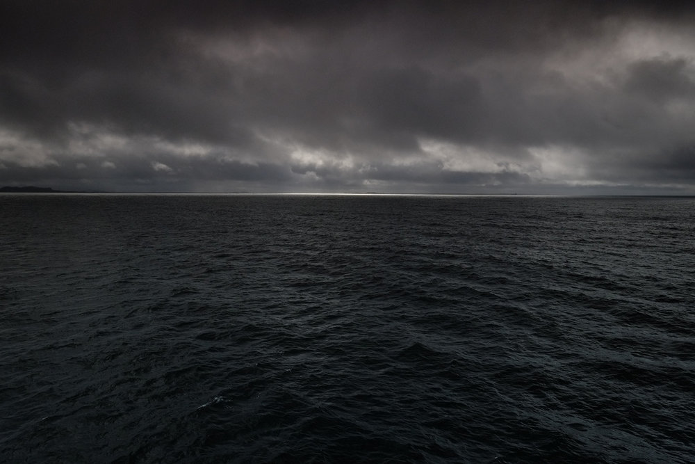 Страшное про океан. Тёмное море Геншин. Мрачное море. Океан. Мрачный океан.